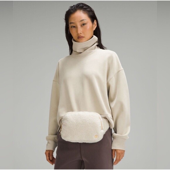 Lululemon Large 2L Everywhere Belt Bag White Gold Fleece Sherpa Shearling NWT - Picture 10 of 12